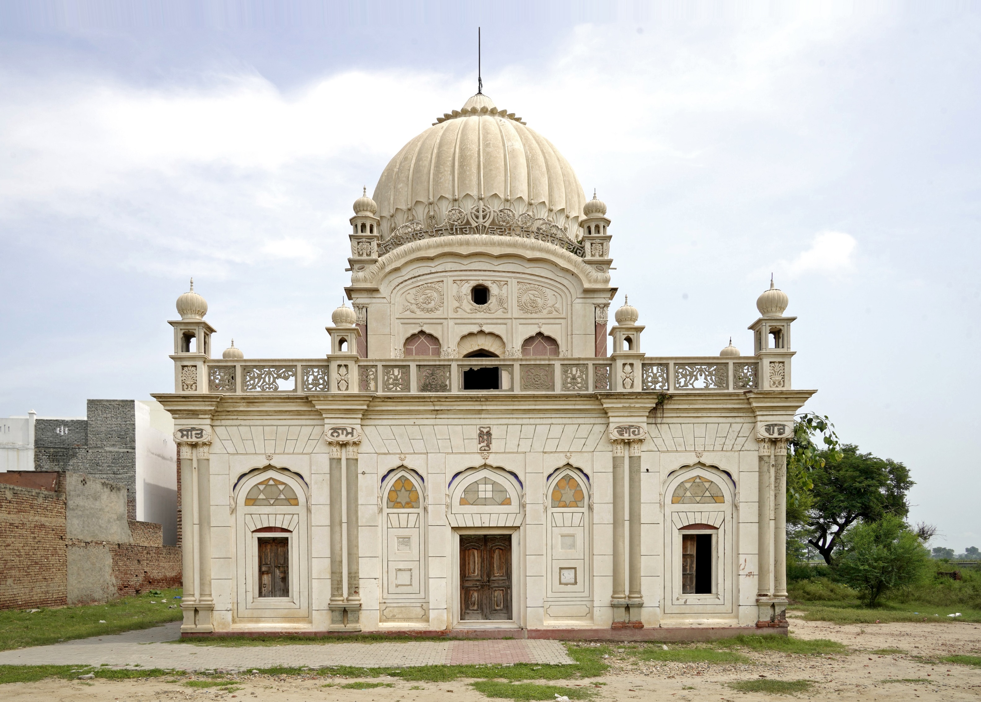 Front view of Gurdwara Khara Sahib