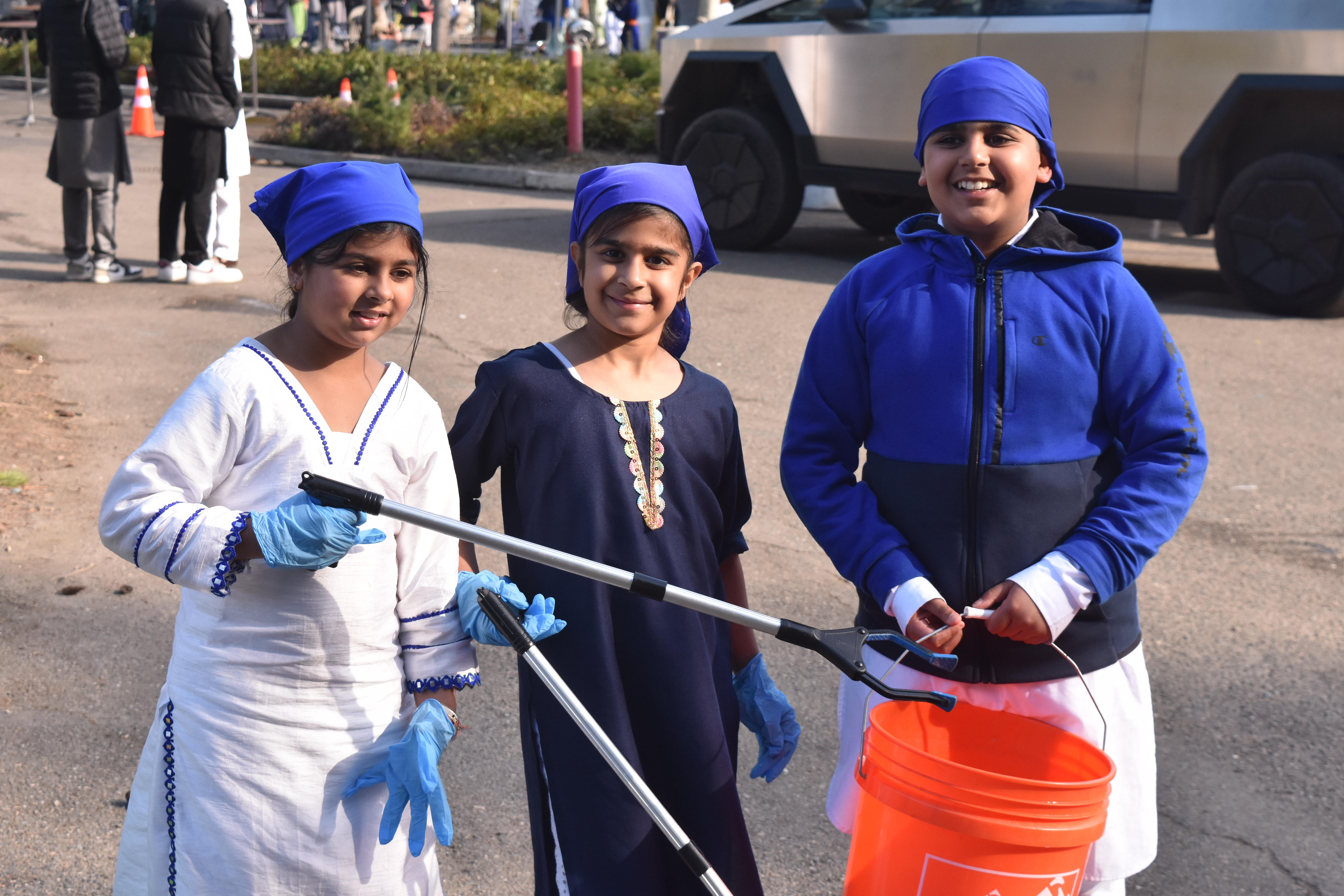 Khalsa Gurmat Center students volunteering at a community cleanup